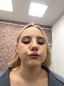 Sky Cutie online show from October 16, 2025, 5:27 am