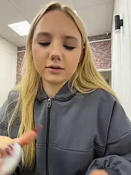 Sky Cutie online show from November 8, 2025, 4:05 am