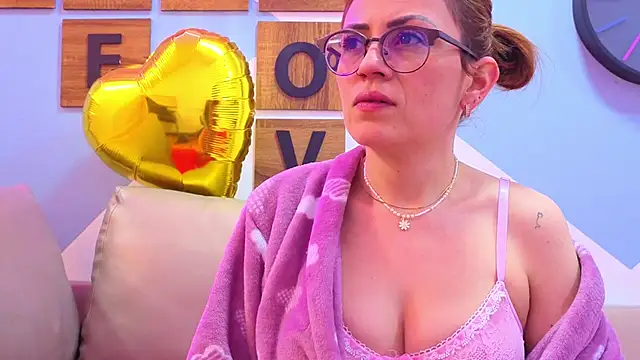 Snapshot of Victoria_Fallon chatting on November 19, 2025, 11:10 am Victoria Fallon online show from November 19, 2025, 11:10 am