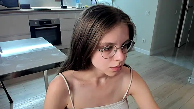 linashy  online show from September 26, 2025, 9:05 am