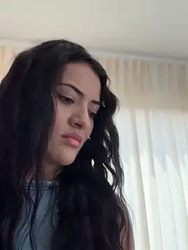 Lu090  online show from October 26, 2025, 5:13 pm