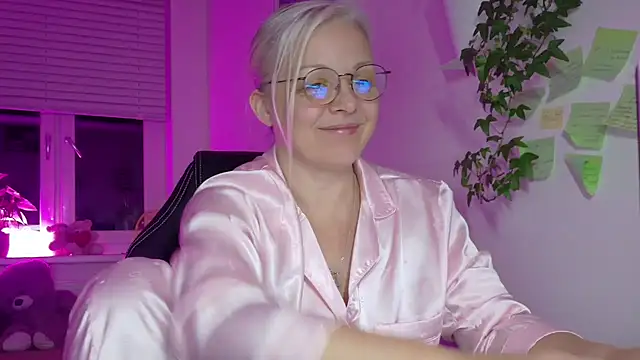 Linsy Kim online show from March 12, 2026, 8:35 pm