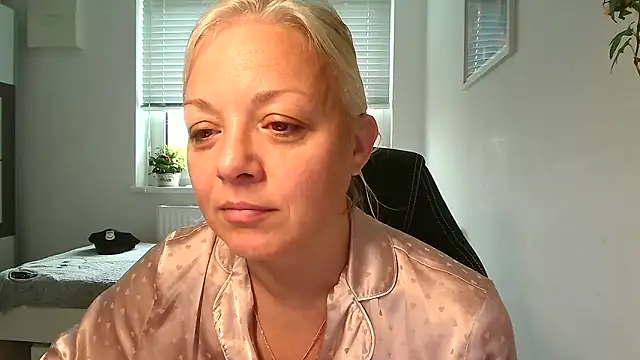 Linsy Kim online show from October 25, 2025, 7:07 am