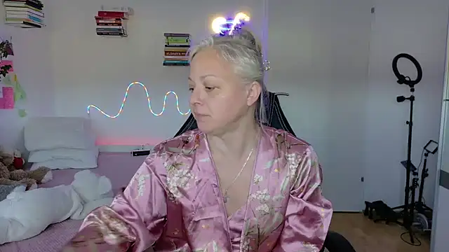 Linsy Kim online show from April 5, 2026, 8:43 am