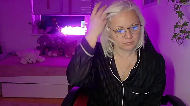 Linsy Kim online show from January 12, 2026, 6:20 am