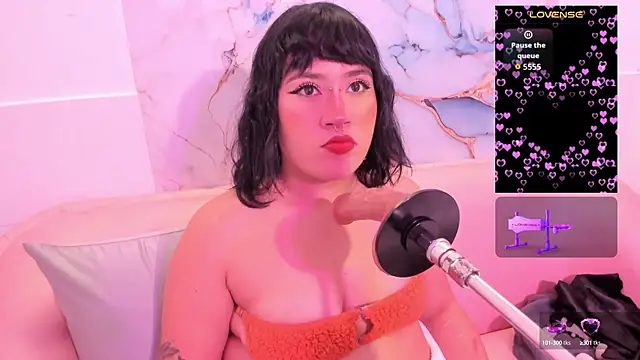 mia yeager online show from October 15, 2025, 8:50 pm