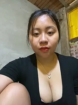 maianhcute online show from May 13, 2026, 11:45 pm