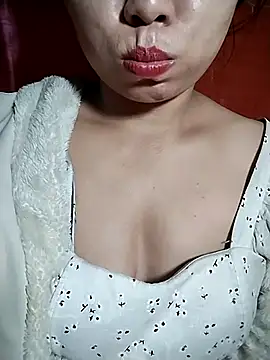 venu00 online show from November 23, 2025, 4:00 am