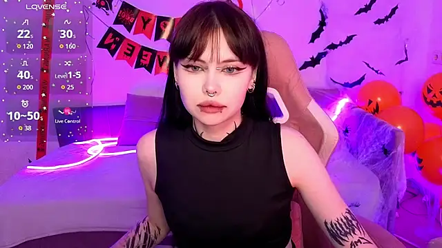 Morana Batt online show from November 3, 2025, 2:06 am