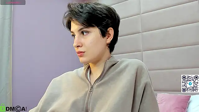 Adeline Perle online show from November 23, 2025, 1:04 am