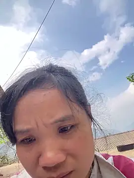 Ngoc-bbi online show from December 22, 2025, 5:51 am