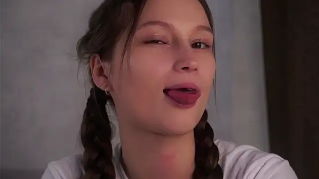 MelaniSeiver online show from September 19, 2025, 1:20 am