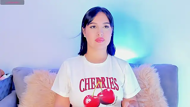 AnaLevii online show from December 15, 2025, 4:24 pm