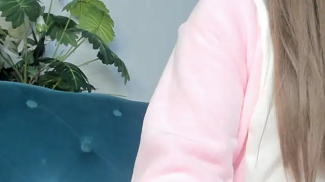 Snapshot of SwweetMoon chatting on October 10, 2025, 1:12 pm SwweetMoon online show from October 10, 2025, 1:12 pm