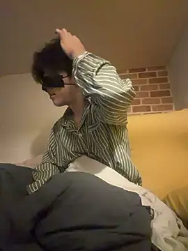 honeybottle online show from January 18, 2026, 1:20 am