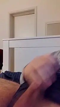 Snapshot of NewJoiner chatting on February 10, 2026, 7:02 pm NewJoiner online show from February 10, 2026, 7:02 pm