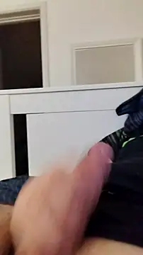 Snapshot of NewJoiner chatting on October 9, 2025, 7:03 pm NewJoiner online show from October 9, 2025, 7:03 pm