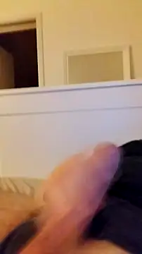 Snapshot of NewJoiner chatting on February 24, 2026, 9:04 pm NewJoiner online show from February 24, 2026, 9:04 pm