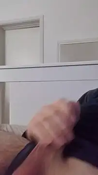 Snapshot of NewJoiner chatting on February 16, 2026, 9:13 pm NewJoiner online show from February 16, 2026, 9:13 pm