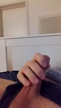 Snapshot of NewJoiner chatting on January 17, 2026, 10:24 pm NewJoiner online show from January 17, 2026, 10:24 pm