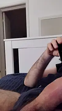 Snapshot of NewJoiner chatting on October 28, 2025, 6:51 pm NewJoiner online show from October 28, 2025, 6:51 pm