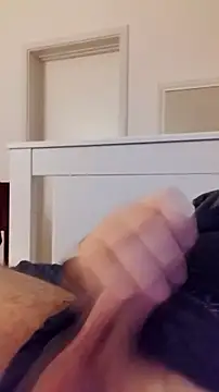 Snapshot of NewJoiner chatting on February 9, 2026, 9:24 pm NewJoiner online show from February 9, 2026, 9:24 pm