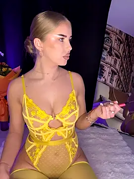 AubrieleRouj1 online show from November 13, 2025, 6:23 pm