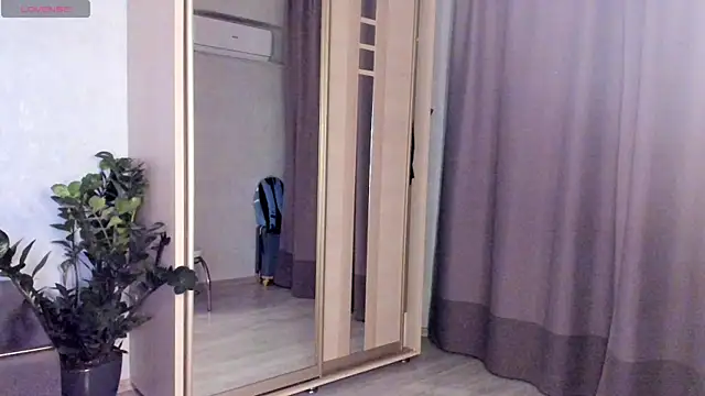 SaraShine  online show from October 21, 2025, 7:46 pm