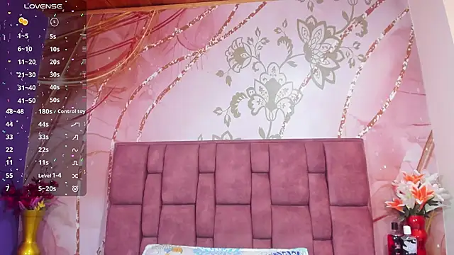 luna maisonn online show from December 15, 2025, 8:14 pm