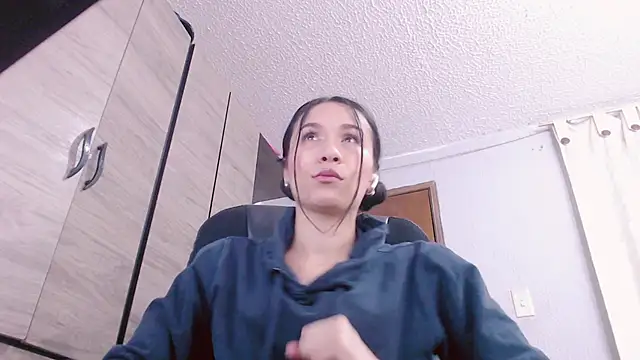 Snapshot of scarlett_vonrose chatting on October 3, 2025, 8:54 pm scarlett vonrose online show from October 3, 2025, 8:54 pm