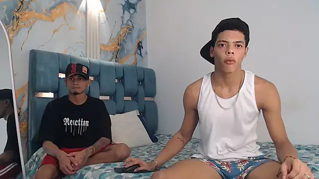 PRETTY FEM online show from March 11, 2026, 1:43 am