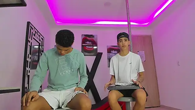 PRETTY FEM online show from October 12, 2025, 1:23 pm