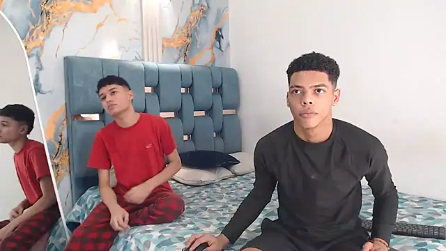 PRETTY FEM online show from April 10, 2026, 1:34 am