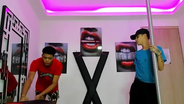 PRETTY FEM online show from October 20, 2025, 1:33 pm