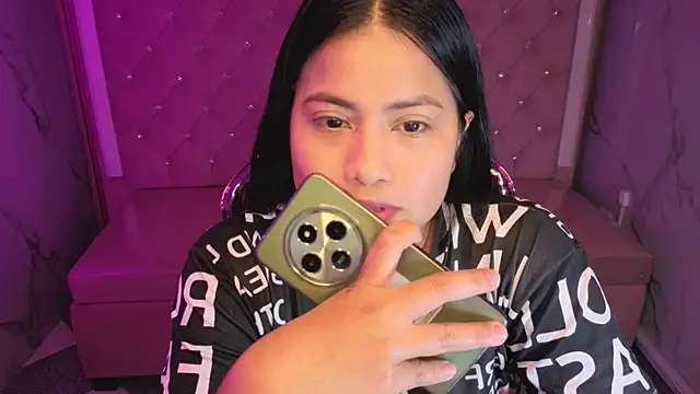 Victoria b  online show from November 5, 2025, 7:50 pm