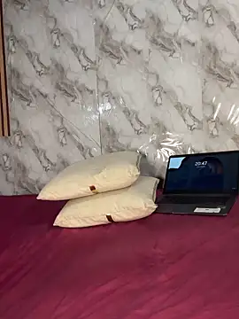 Jessyivonne online show from May 17, 2026, 1:49 am