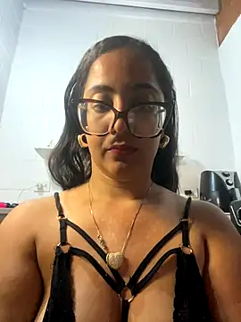 Jessyivonne online show from October 19, 2025, 4:48 am