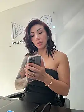 Sarahlove 90 online show from December 4, 2025, 7:35 pm