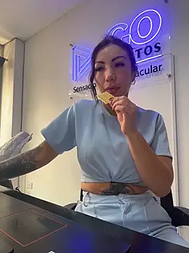 Sarahlove 90 online show from December 19, 2025, 5:15 pm