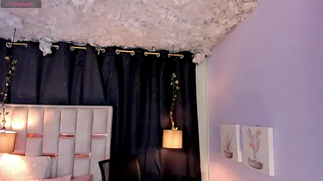 melody-rouss online show from November 27, 2025, 3:07 am