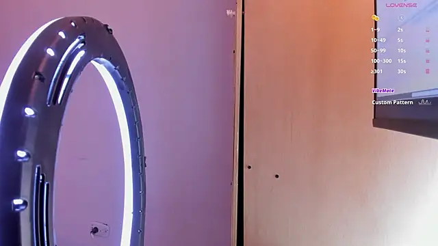 melody-rouss online show from November 8, 2025, 4:05 am