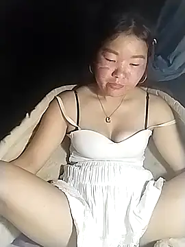 lylylove online show from April 3, 2026, 1:39 pm