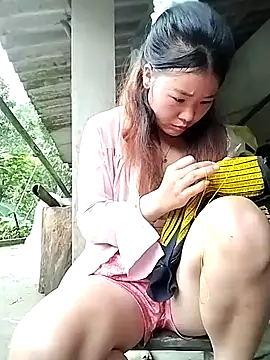 lylylove online show from October 15, 2025, 7:49 am