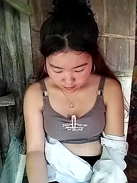 lylylove online show from March 28, 2026, 9:10 am