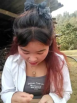 lylylove online show from March 18, 2026, 2:26 am