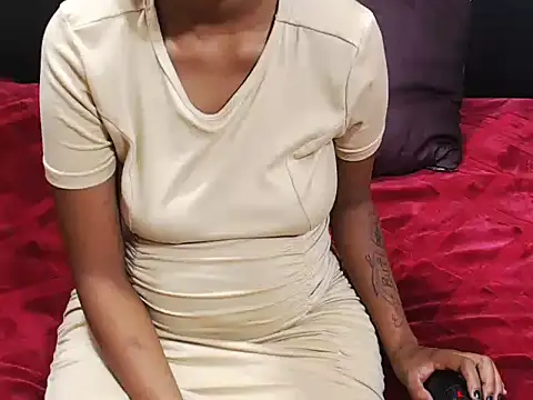 Snapshot of AppleAss02 chatting on November 25, 2025, 5:24 pm AppleAss02 online show from November 25, 2025, 5:24 pm