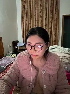 Snapshot of xiiuuff18 chatting on March 5, 2026, 12:24 pm xiiuuff18 online show from March 5, 2026, 12:24 pm