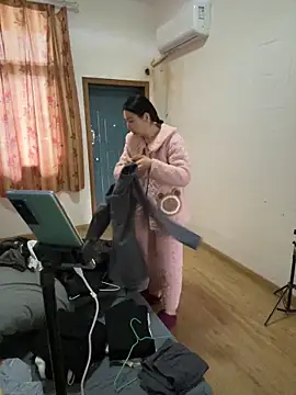 Snapshot of xiiuuff18 chatting on March 5, 2026, 12:18 am xiiuuff18 online show from March 5, 2026, 12:18 am