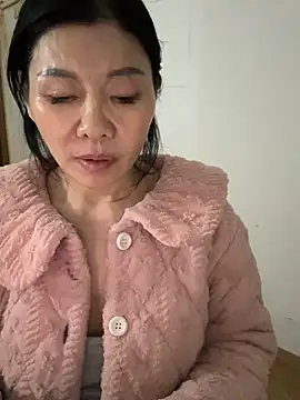 Snapshot of xiiuuff18 chatting on February 19, 2026, 12:02 pm xiiuuff18 online show from February 19, 2026, 12:02 pm