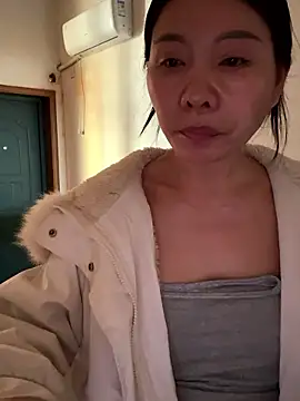 xiiuuff18 online show from January 6, 2026, 12:03 am